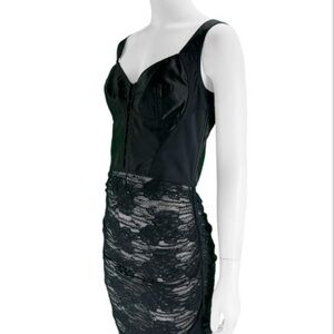 Dolce & Gabbana 
Lace mini dress

Gabbana Black size 44 IT